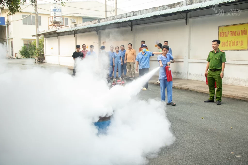 CÔNG TY TRƯỜNG DƯƠNG TẬP HUẤN PCCC: SẴN SÀNG TRƯỚC MỌI TÌNH HUỐNG IMG 8420