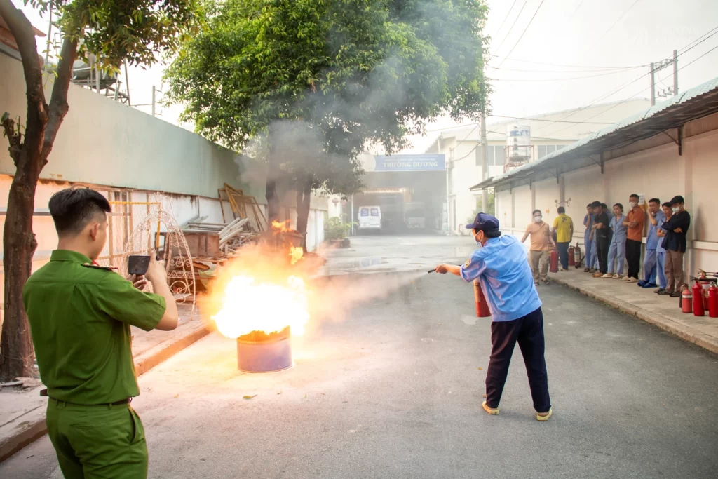CÔNG TY TRƯỜNG DƯƠNG TẬP HUẤN PCCC: SẴN SÀNG TRƯỚC MỌI TÌNH HUỐNG IMG 8437
