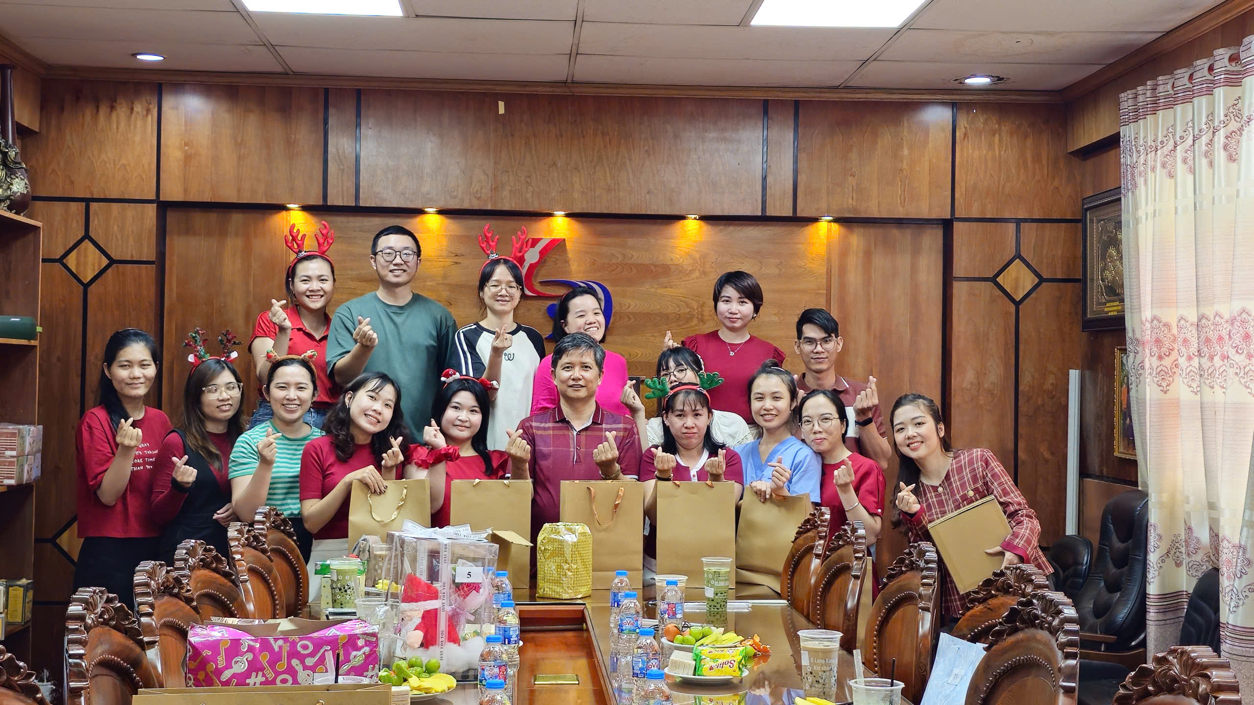 TRƯỜNG DƯƠNG GIÁNG SINH 2025: GẮN KẾT YÊU THƯƠNG – KIẾN TẠO SỨC MẠNH TẬP THỂ z7364451763305 fd4801876abac209de5d49081dbc2211