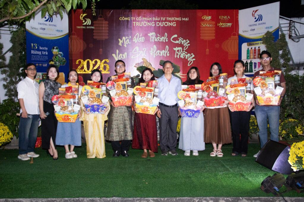 TRƯỜNG DƯƠNG - TIỆC TẤT NIÊN 2025 & LỄ GIỖ TỔ NGÀNH MAY z7495368374279 85505396fda766ab5dc6730f565452ae