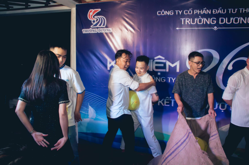 "Unity Over Waves" – Truong Duong Group Celebrates Its 26th Anniversary With an Unforgettable Team-Building Trip to Vung Tau 20 "Unity Over Waves" – Truong Duong Group Celebrates Its 26th Anniversary With an Unforgettable Team-Building Trip to Vung Tau TDG Vung Tau 2026 84 of 282